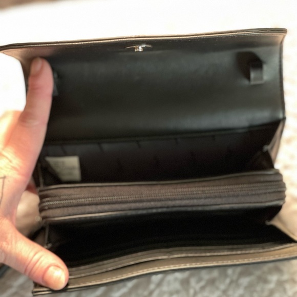 Vera Wang hand purse - Picture 3 of 3